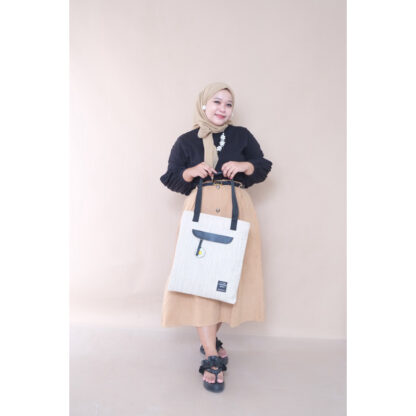Tas Totebag Wanita Fashion tali hitam Tas Bahu samping murah bisa dropshiping gantungan kunci bunga - Gambar 2