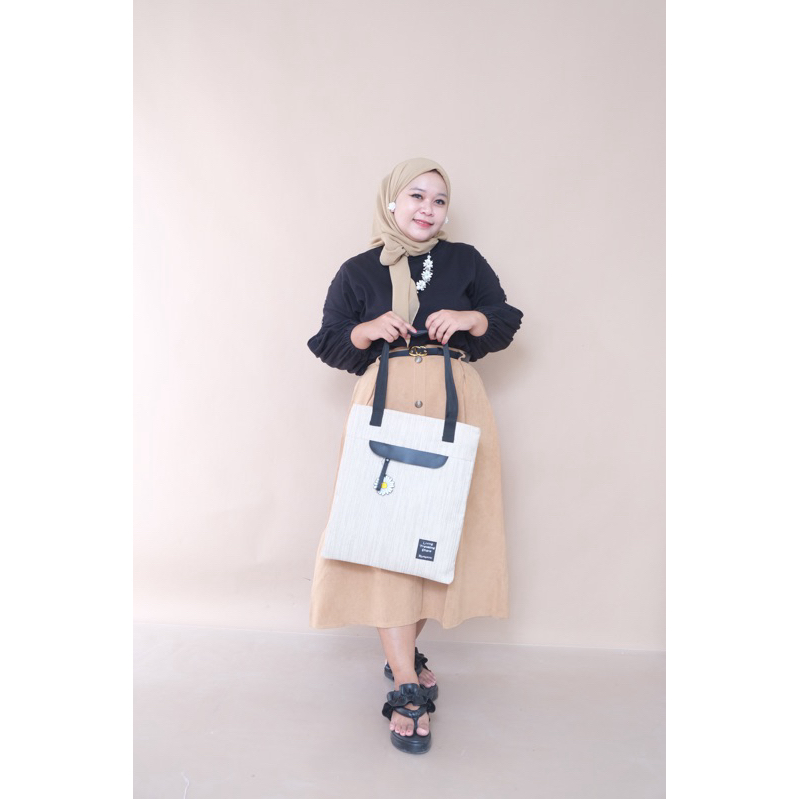 Tas Totebag Wanita Fashion tali hitam Tas Bahu samping murah bisa dropshiping gantungan kunci bunga - Gambar 2
