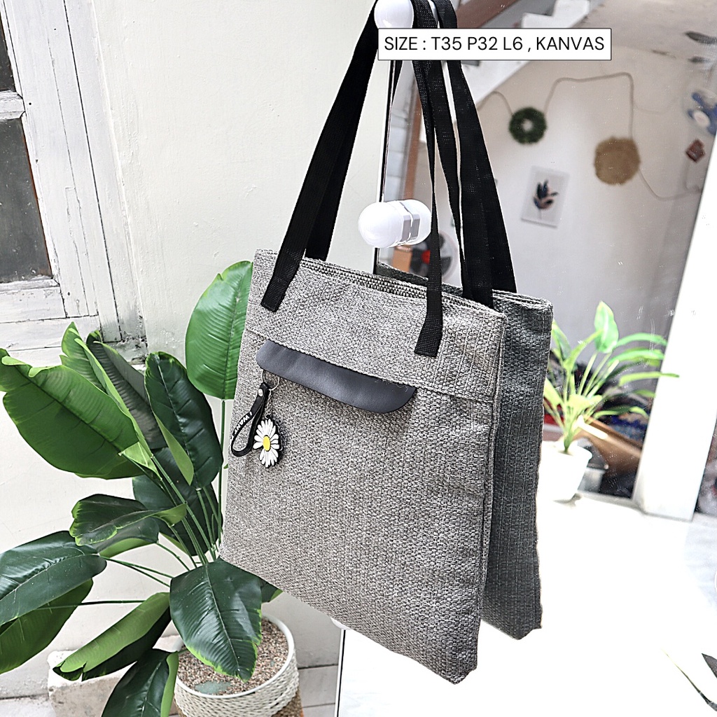 Tas Totebag Wanita Fashion tali hitam Tas Bahu samping murah bisa dropshiping gantungan kunci bunga - Gambar 7